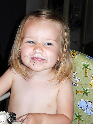 birthday-cupcake-time-frosting-face-2.jpg